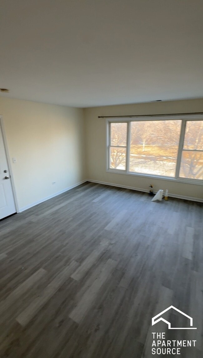 6323 W Fullerton Ave, Unit 3 in Chicago, IL - Building Photo - Building Photo