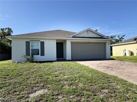1814 NE 40th Ln in Cape Coral, FL - Building Photo