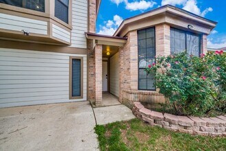 6158 Valley Clf in San Antonio, TX - Foto de edificio - Building Photo