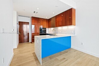 2678 Tigertail Ave, Unit 1903 in Miami, FL - Foto de edificio - Building Photo
