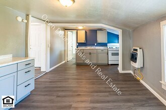 354 W 9th St-Unit -354 W 9th st Apt C in Auburn, IN - Building Photo - Building Photo