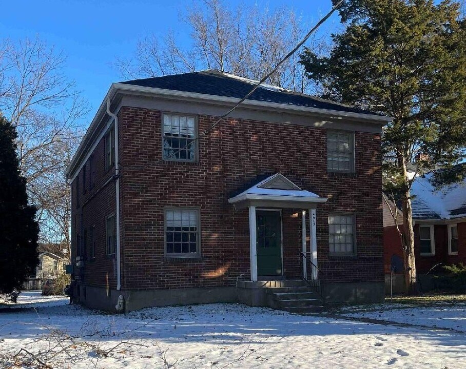 4615 S 2nd St in Louisville, KY - Foto de edificio
