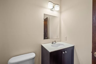 2000 Good Hope Rd in Glendale, WI - Building Photo - Building Photo