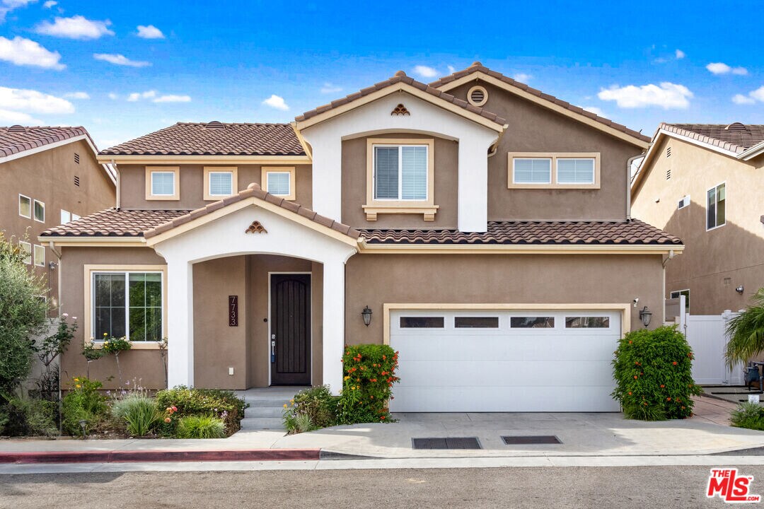 7733 N Stagg Ln in Los Angeles, CA - Building Photo