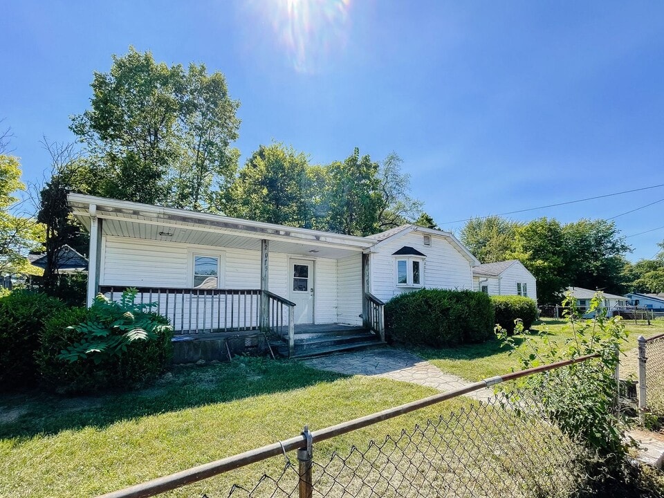 2015 E 16th St in Muncie, IN - Building Photo