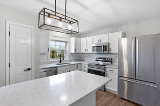 413 Montclair Tower Dr in St. Charles, MO - Building Photo - Building Photo