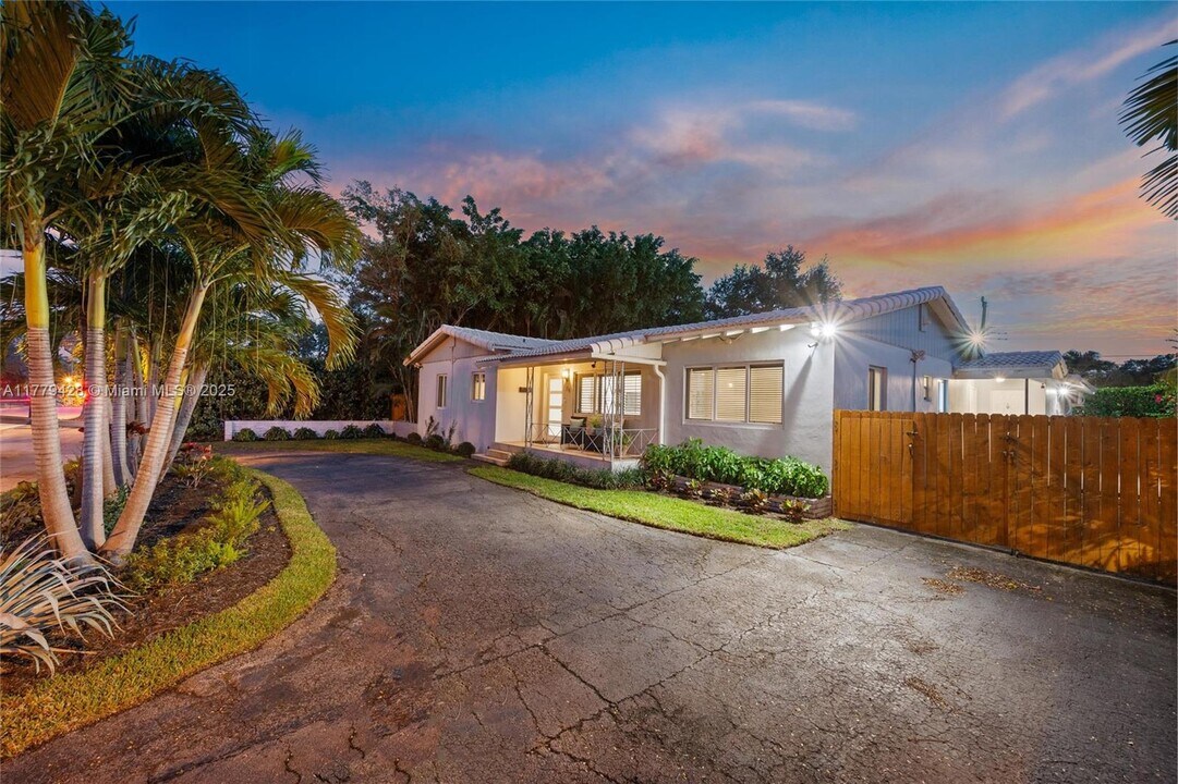 74 NE 103rd St in Miami Shores, FL - Building Photo