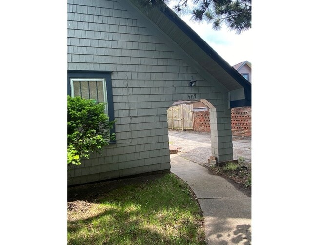 4117 E Lewis St in Wichita, KS - Building Photo - Building Photo