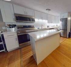 54 Temple St, Unit 1 in Boston, MA - Foto de edificio - Building Photo