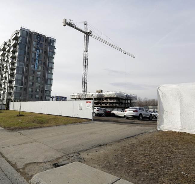 Marquise Condos in Laval, QC - Building Photo - Building Photo