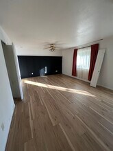 1005 E Main St in Knoxville, IA - Building Photo - Building Photo