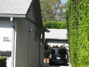 1047 N Crescent Heights Blvd in West Hollywood, CA - Building Photo - Building Photo