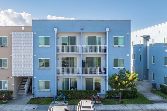 Pine Groves in Homestead, FL - Foto de edificio - Building Photo