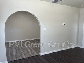 2432 E Pine St in Tulsa, OK - Foto de edificio - Building Photo