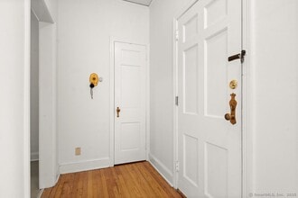 684 Farmington Ave in West Hartford, CT - Building Photo - Building Photo