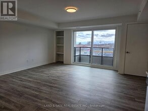 976 Simcoe St N in Oshawa, ON - Building Photo - Building Photo