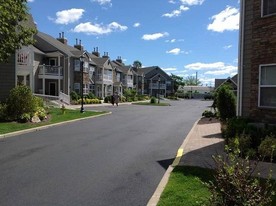 Fairfield Knolls At West Sayville Apartments