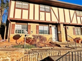 2946 N Dekalb Dr in Atlanta, GA - Building Photo