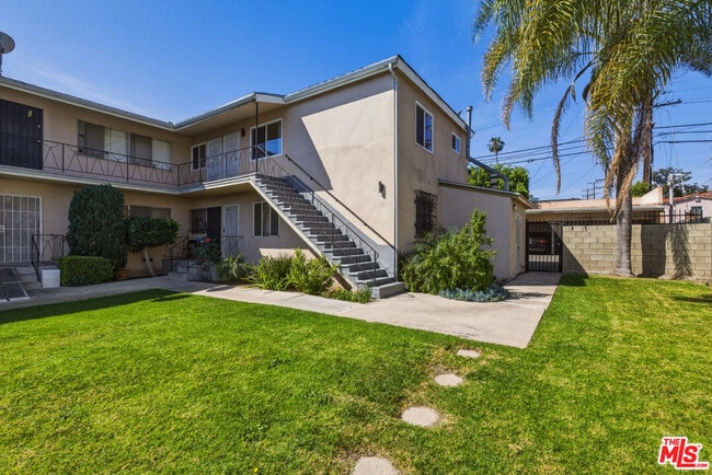 property at 5117 Crenshaw Blvd
