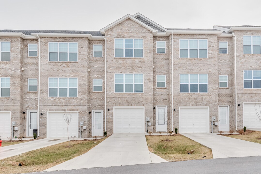 53 Foal Ln in Martinsburg, WV - Building Photo