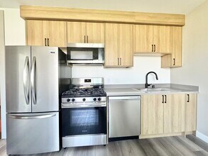 10806 Blix St in Los Angeles, CA - Building Photo - Building Photo