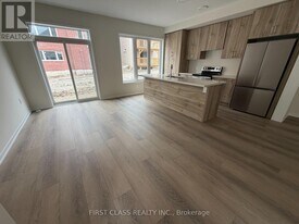 26 Helmkay Ave in Richmond Hill, ON - Building Photo