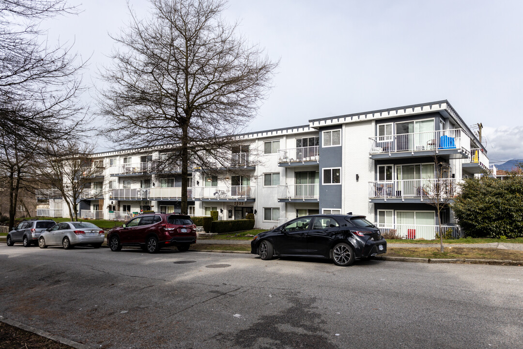 Oxford Manor Apartments in Vancouver, BC - Building Photo