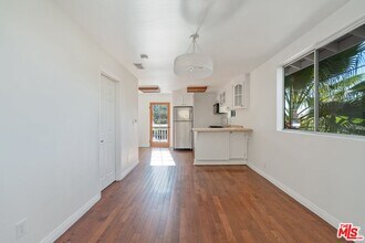 4006 1/2 Sunset Dr in Los Angeles, CA - Building Photo - Building Photo