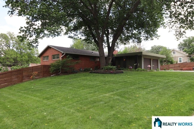 3320 S 42nd St in Lincoln, NE - Building Photo - Building Photo