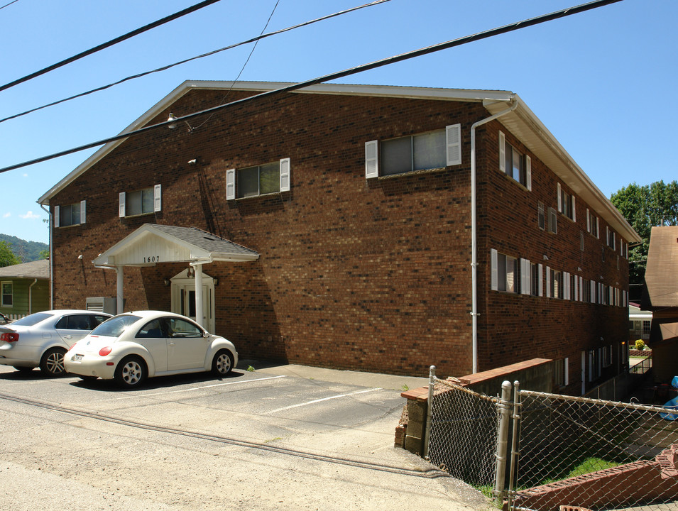 River East (Patriot East) in Belle, WV - Foto de edificio