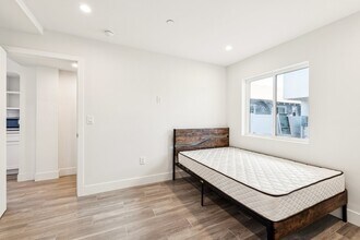 1348 W 35th Pl in Los Angeles, CA - Building Photo - Building Photo