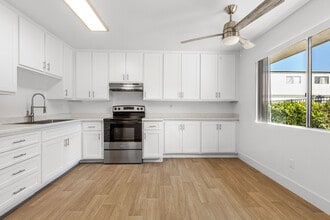 Valle at 9209 Kenwood in Spring Valley, CA - Building Photo - Interior Photo