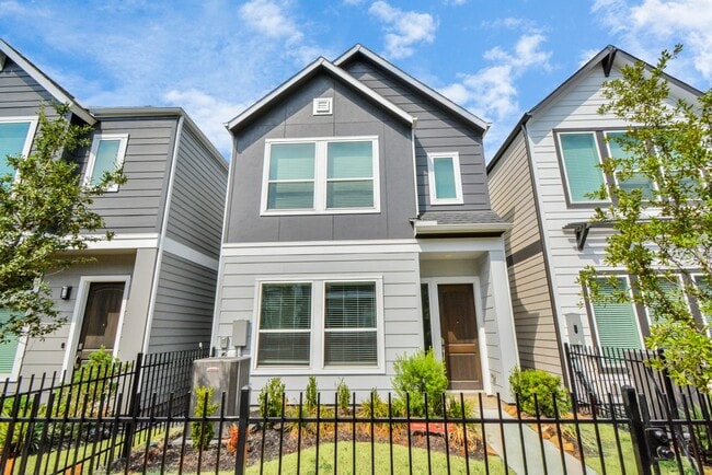 property at 721 Strawberry Pines Ct