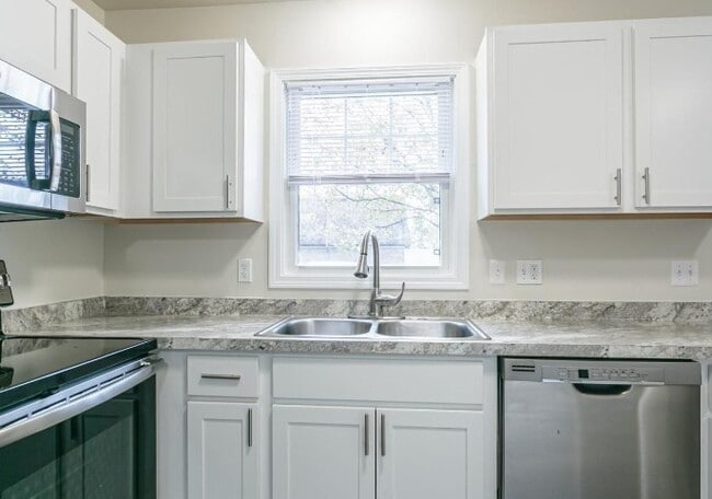 100 Graham Rd in Ithaca, NY - Foto de edificio - Building Photo