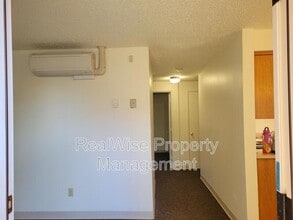 702 SW Isham St in Grants Pass, OR - Foto de edificio - Building Photo