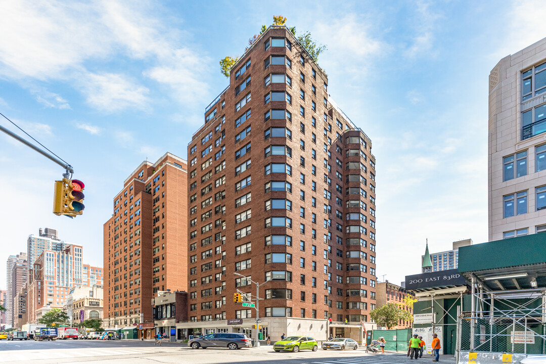 Saxon Towers in New York, NY - Building Photo