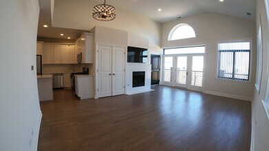 1701 W Chicago Ave in Chicago, IL - Foto de edificio - Building Photo