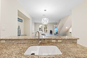 1033 NE 17th Way in Fort Lauderdale, FL - Foto de edificio - Building Photo