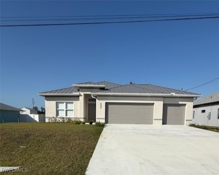 1906 NW 2nd Ave in Cape Coral, FL - Building Photo