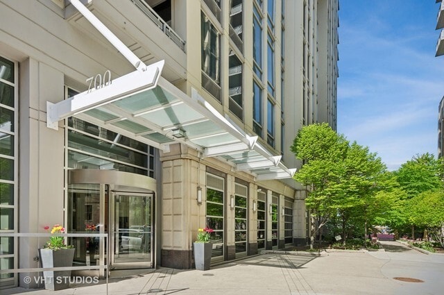 700 N Larrabee St in Chicago, IL - Building Photo - Building Photo