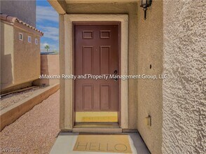 3824 Hollycroft Dr in North Las Vegas, NV - Building Photo - Building Photo