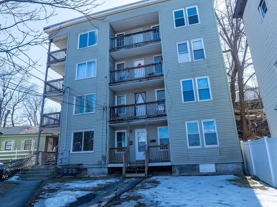 270 Fairmount St in Fitchburg, MA - Building Photo