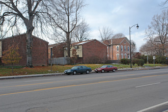 1-96 Twin Beeches in Rochester, NY - Building Photo - Building Photo