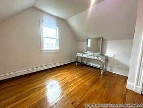 30 Humphreys Pl in Boston, MA - Building Photo - Building Photo