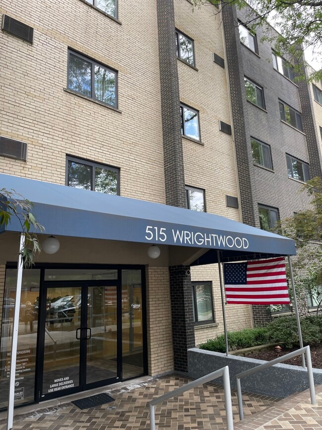 515 W Wrightwood Ave, Unit 310 in Chicago, IL - Foto de edificio - Building Photo