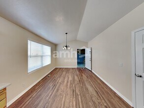 1877 E Cedar Dr in Eagle Mountain, UT - Foto de edificio - Building Photo