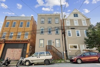 3208 Dobson St in Pittsburgh, PA - Foto de edificio - Building Photo