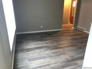 24597 Berry Ave in Warren, MI - Building Photo - Building Photo