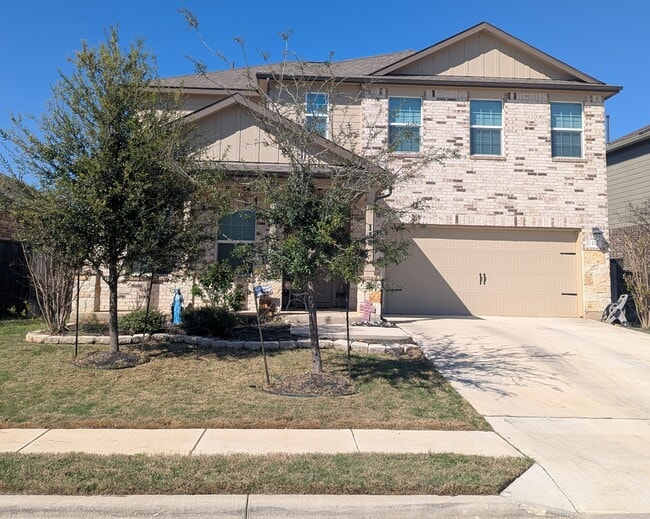 112 Esparza Dr in Bastrop, TX - Foto de edificio - Building Photo