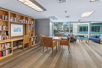 13600 MARINA POINTE Dr, Unit 1709 in Marina Del Rey, CA - Foto de edificio - Building Photo